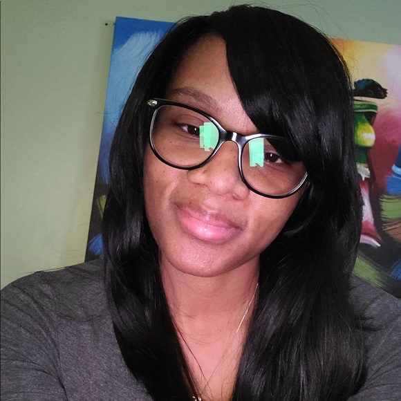 Meet your Posher, Nicole - Picture 5 of 6